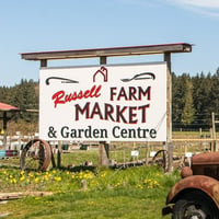 Russell Farm Market logo