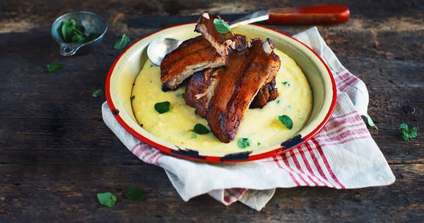 Coffee pork ribs with cheese and fine herb polenta