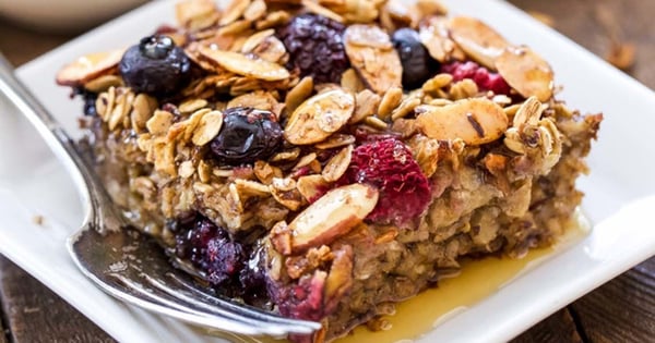 Cinnamon Apple Berry Baked Granola