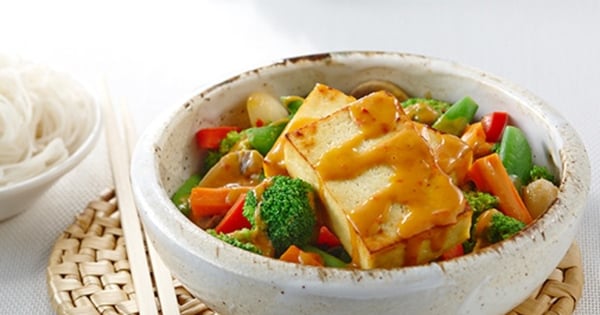 Crispy Tofu with Peanut Sauce