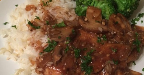 Chicken Marsala Over White Rice