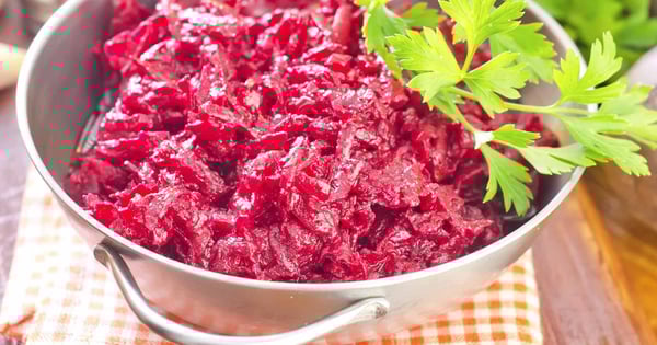 Sautéed beetroot with onions