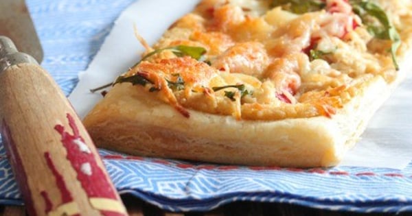 Chicken, Arugula and Hummus Tarts