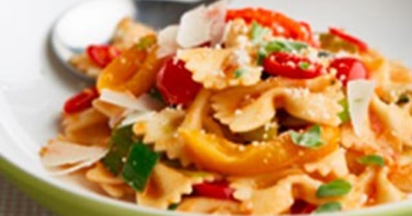 Spicy farfalle quadrate