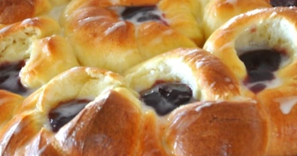 Pull-Apart Easter Blossom Bread