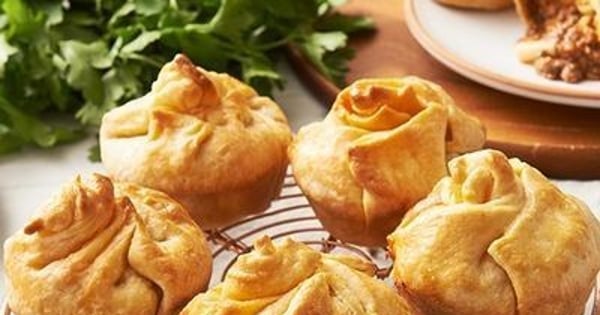 Beef Bolognese and Macaroni Pies