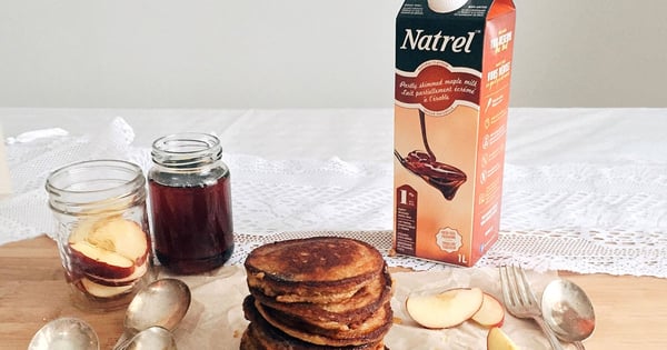 Fried whole-wheat pancakes with maple syrup
