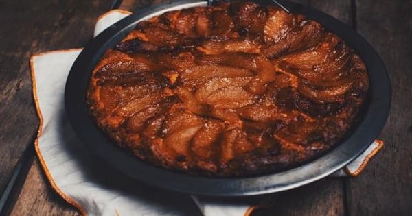 Caramelized Pear and Spice Cake