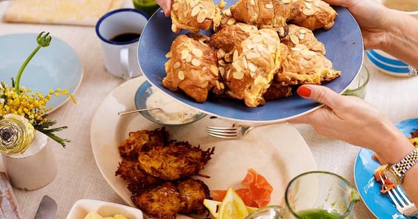 Quick almond croissants