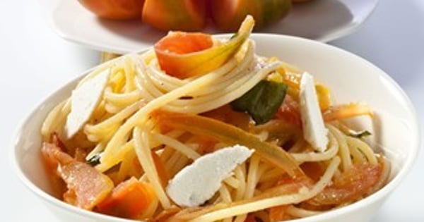 Spaghetti with marinated tomato and hard ricotta