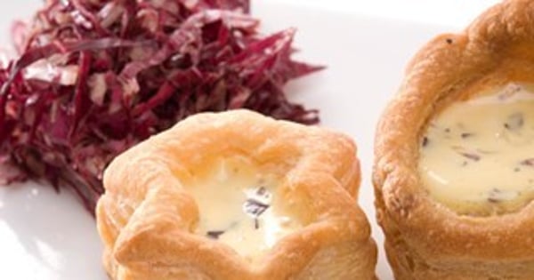 Vol au vent with radicchio and fondue