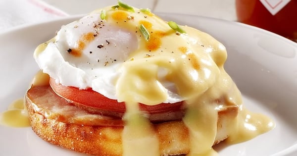 Classic eggs benedict