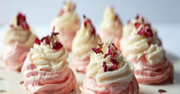 Rose Pavlova Cakes
