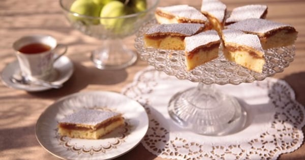 Polish Applesauce Cake