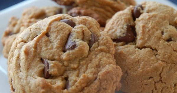 Chewy Peanut Butter Chocolate Chip Cookies