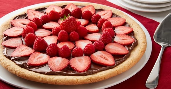 Cookie Tart with Nutella® hazelnut spread and Berries
