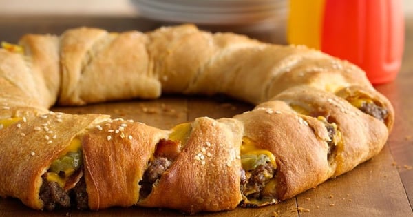 Bacon Cheeseburger Crescent Ring