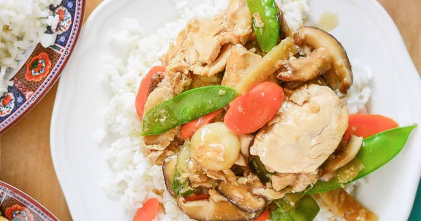 Moo Goo Gai Pan (Chinese Chicken and Mushroom Stir Fry)