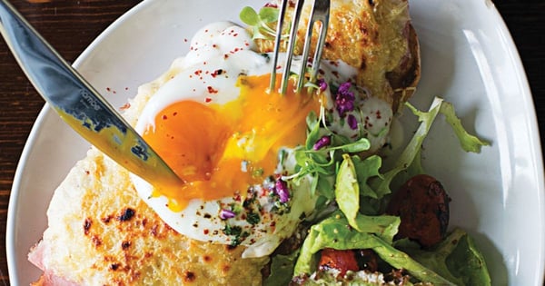 Croque Tartine Parisienne (Egg-Topped Ham and Cheese Sandwich)