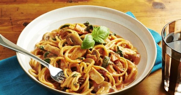 Creamy Spaghetti with Spinach and Chicken