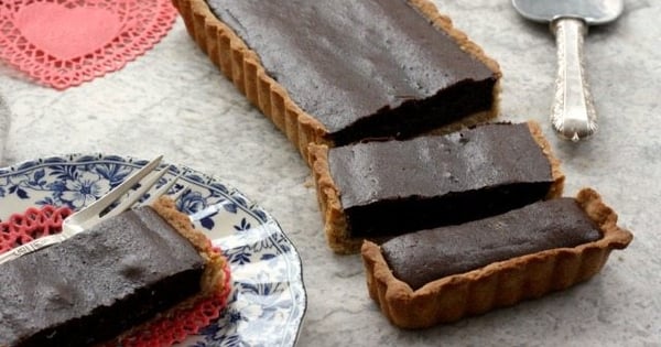 A Decadent and Easy Chocolate Tart