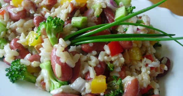 Brown Rice Salad with Kidney Beans and Almonds