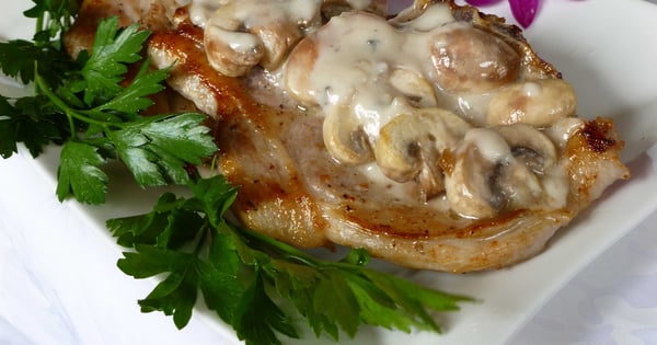 Pork Chops with Mushroom Sauce