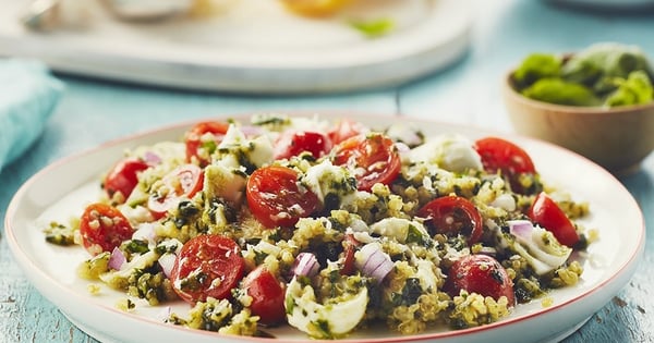 Tomato and Mozzarella Quinoa Pesto Salad