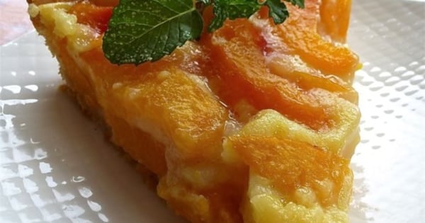 Peach Pie with Sour Cream