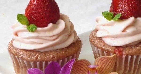 Real Strawberry Cupcakes