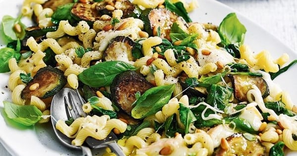 Fried courgette, cheese and spinach pasta