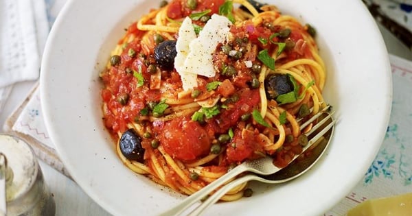 Vegetarian spaghetti alla puttanesca
