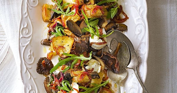 Mushroom panzanella salad
