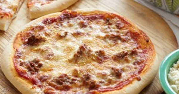 Cheesy Hamburger Pizza