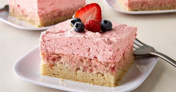 Easy Strawberry Cream Dessert Squares