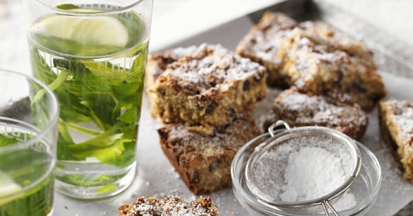 Rolled oat and date slice