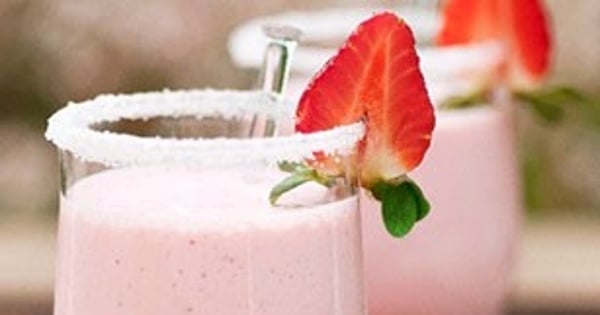 Creamy Cherry-Strawberry Smoothies