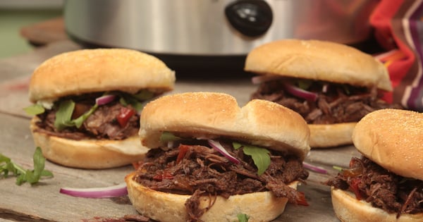 Slow Cooker Italian Beef Buns