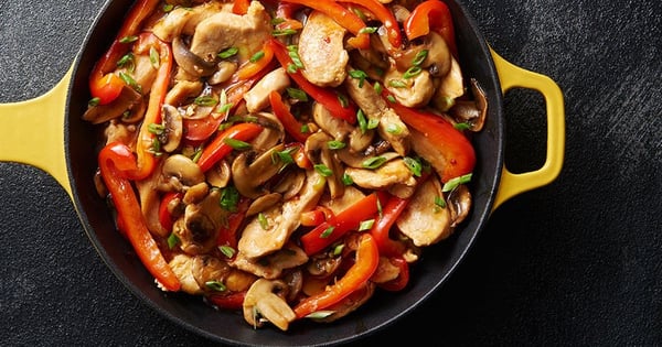 Skillet Chicken with Garlic Sauce