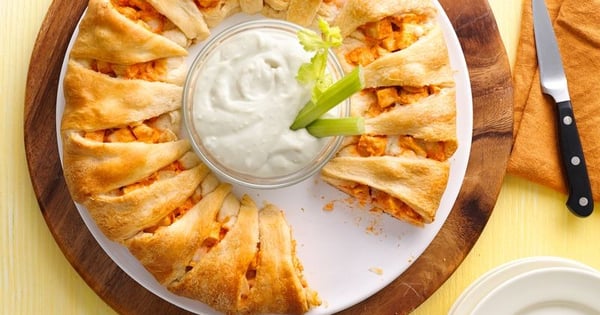 Buffalo Chicken Crescent Ring