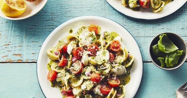 Tomato and Mozzarella Pesto Orecchiette Salad