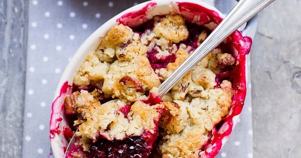Apple and Blackberry Fruit Crisp
