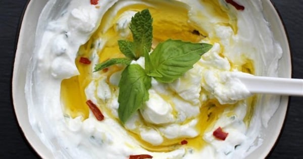 Labneh (Lebanese Yogurt)