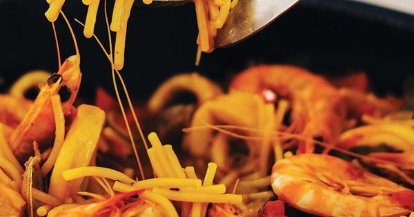 Spanish Vermicelli Noodles with Prawns, Cockles, and Squid (Cazuela de Fideos con Mariscos)