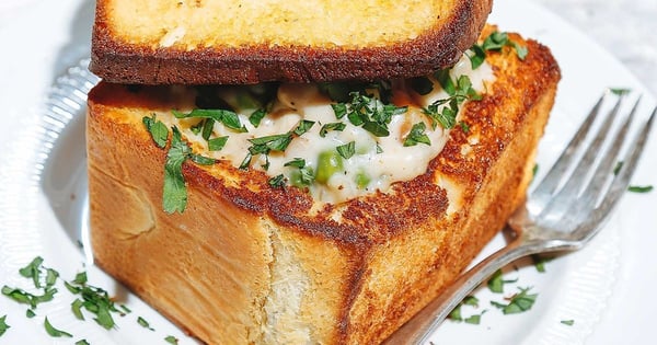 Bread Bowl Chicken Pot Pie (Coffin Bread)