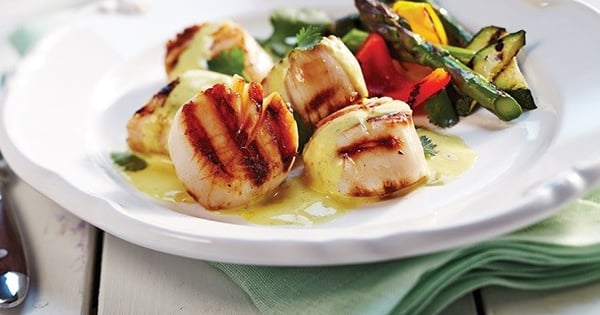 Grilled Scallops with Curry Coconut Sauce