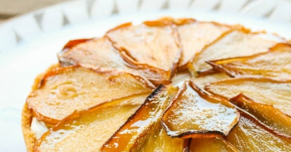 Maple Cheesecake with Roasted Pears