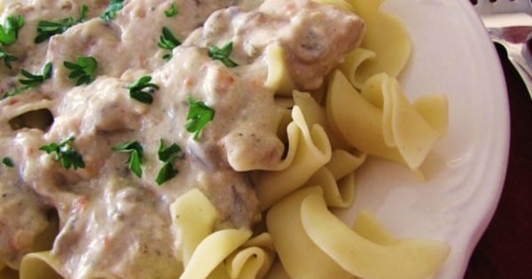 Slow Cooker Chicken Stroganoff