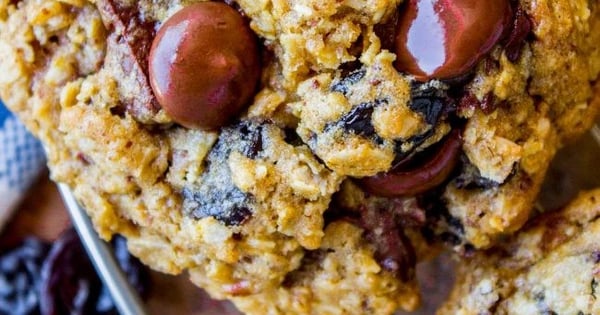 Dark Chocolate Cherry Oatmeal Cookies