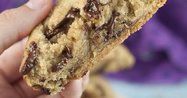 Levain Bakery Chocolate Chip Cookies